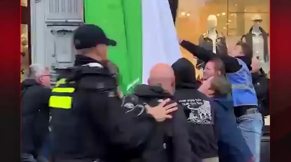 FİLİSTİN BAYRAĞINA ALÇAK SALDIRI!