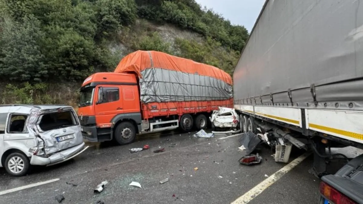 Sakarya'da 7 araç birbirine girdi! Feci kazada ölü ve yaralılar var
