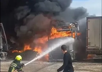 Park halindeki 5 tır alev alev yandı