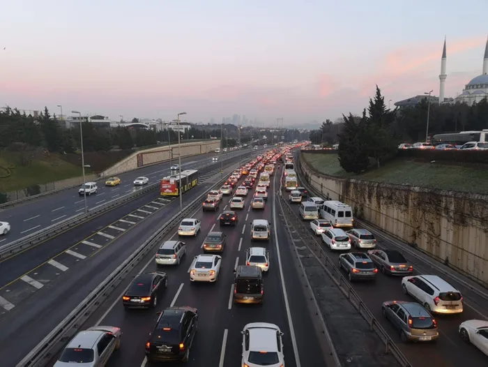 Son dakika: 56 saatlik kısıtlama sonrası İstanbul'da trafik yoğunluğu - 2