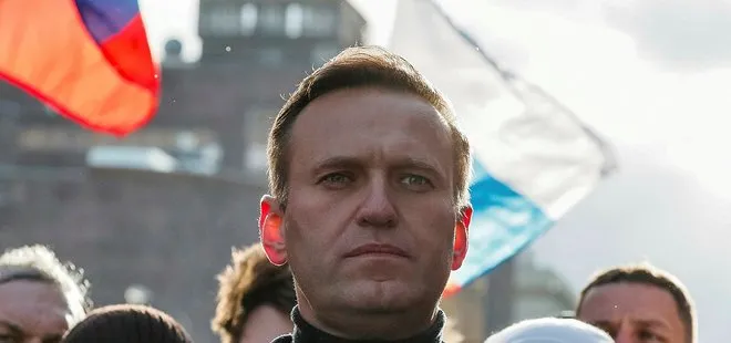 Moskova’ya dönüş yolundaki Rus muhalif Aleksey Navalnıy’ı bekleyen destekçileri gözaltına alındı