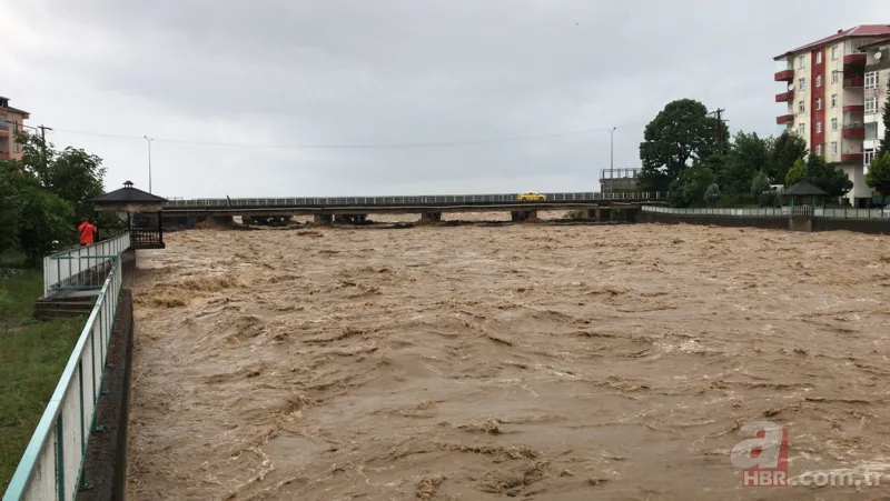 Rize yine sular altında: Dereler taştı yollar kapandı 6