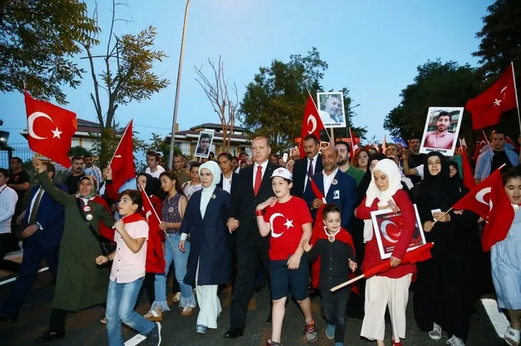 Cumhurbaşkanı Erdoğan Şehitler Köprüsü’ne yürüdü