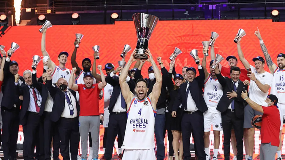 Anadolu Efes'in tarihi başarısı Avrupa basınında: Türkler ders verdi