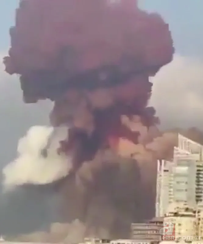 Lübnan Beyrut'taki patlamada şok dalgası gücü böyle görüntülendi! İşte patlama anında farklı yerlerde yaşananlar 25