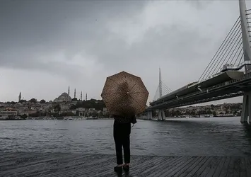 İstanbul'da kuvvetli yağış başladı! Gök gürültüsü ve şimşekler durmuyor