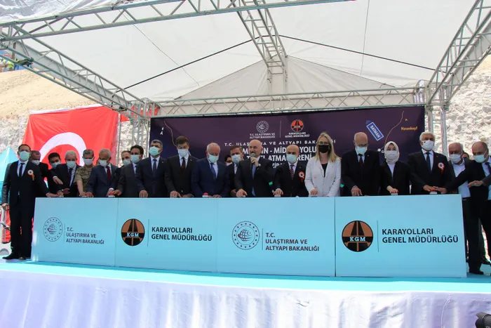 Son dakika: Ulaştırma ve Altyapı Bakanı Adil Karaismailoğlu: Kanal İstanbul ile birlikte orta koridor hedefimiz daha da güçlenecek