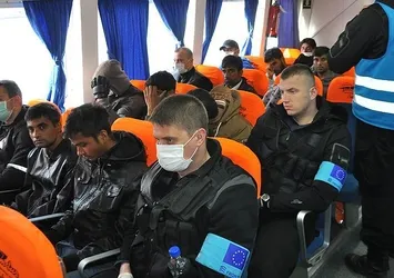 6 kaçak Dikili'ye getirildi