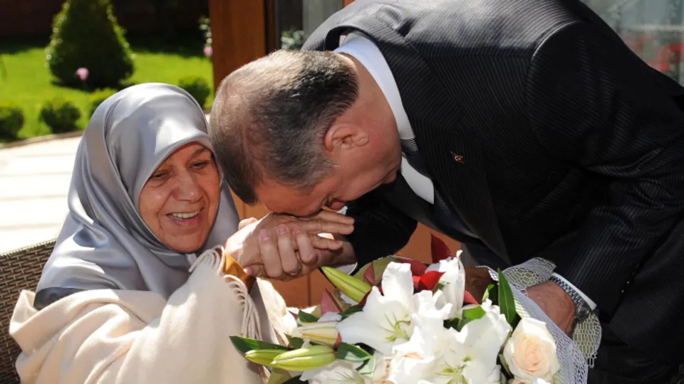 Başkan Erdoğan'ın annesi Tenzile Erdoğan'ın ölümünün 10. yıl dönümü