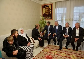 Bakan Albayrak'tan şehit ailesine ziyaret
