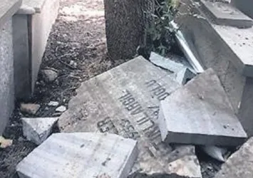 CHP’li İBB seyirci kaldı! Tarihi mezarlıkta içler acısı görüntü