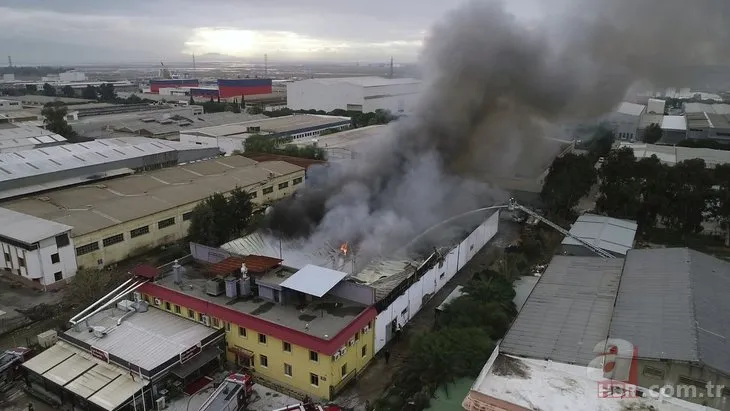 İzmir’de çerez fabrikasında büyük yangın