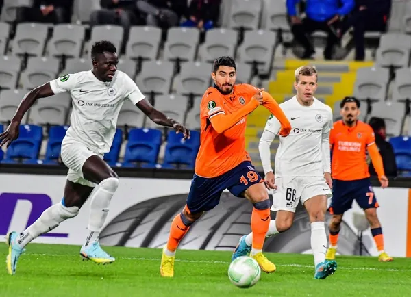 uefa-avrupa-konferans-liginde-basaksehir-rfsyi-3-0-yenerek-gruptan-cikmayi-garantiledi-1665687330115.jpg UEFA Avrupa Konferans Ligi'nde Başakşehir RFS'yi 3-0 yenerek gruptan çıkmayı garantiledi - 4