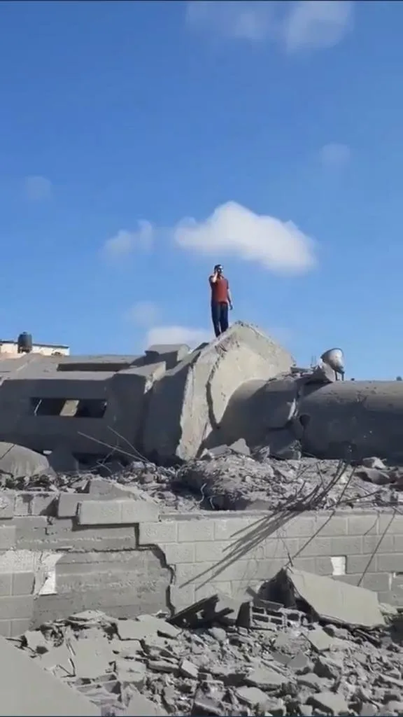 Son dakika: İşgalci İsrail camileri de hedef aldı! Enkazda ezan sesleri yükseldi