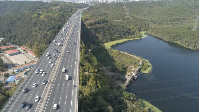 İstanbul’da ürküten manzara! Elmalı Barajı’nın suyu yine yeşile döndü