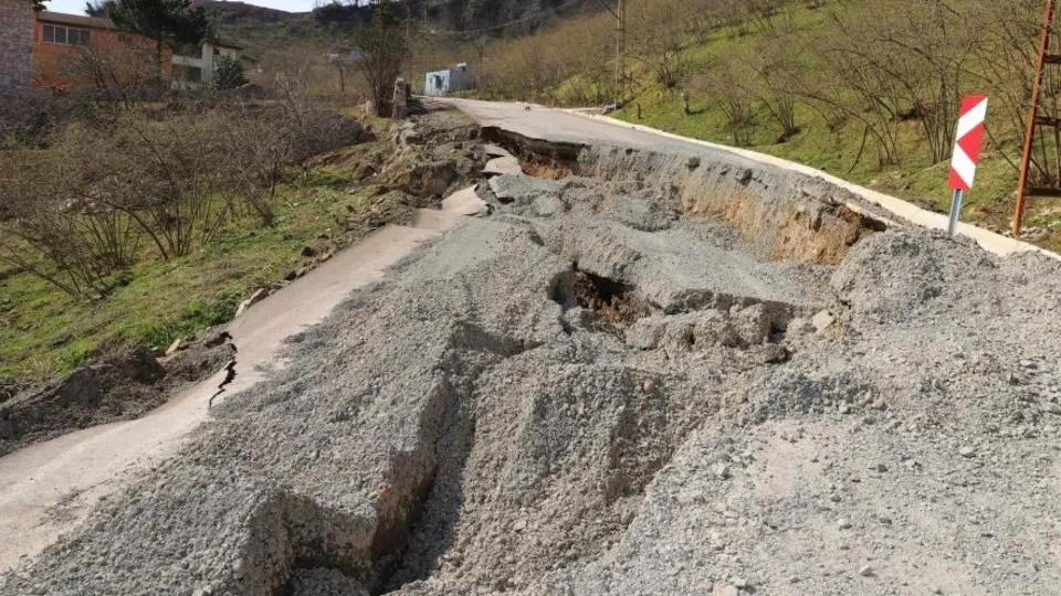 Ordu’da 19 ilçenin 256 noktasında toprak kayması meydana geldi