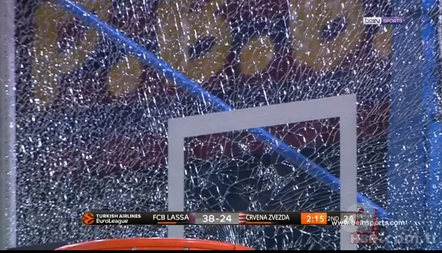 Barcelonalı yıldız basketbolcu potayı kırdı! İşte o görüntüler 2