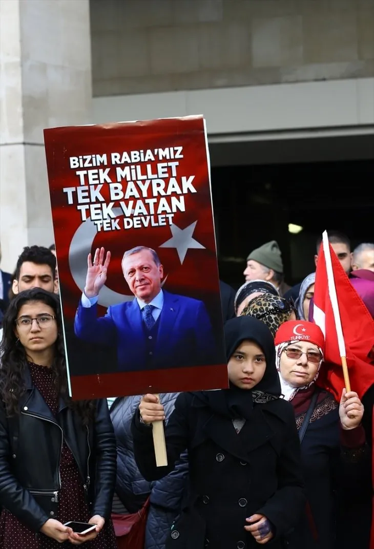 Londra’da Cumhurbaşkanı Erdoğan’a sevgi gösterisi