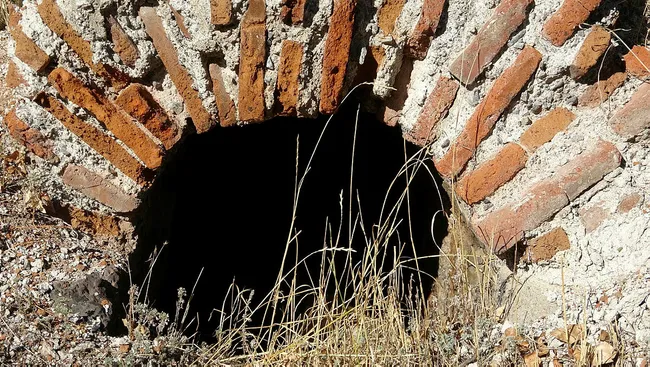Erzurum'da 160 yıllık topçu kulesi definecilerin saldırısına uğradı - 1