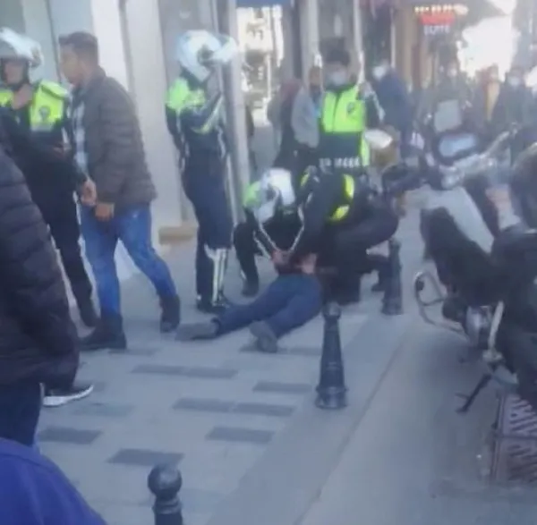 1619506879867.jpg Beyoğlu'nda banka şubesinde büyük panik! Bıçakla içeri girip tehditler savurdu - 3