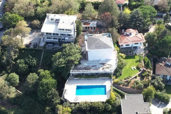 halk-tv-patronu-cafer-mahiroglunun-kacak-villasini-aysenur-arslan-bulmus-1697284001005.jpg Halk TV patronu Cafer Mahiroğlu'nun kaçak villasını Ayşenur Arslan bulmuş! - 4