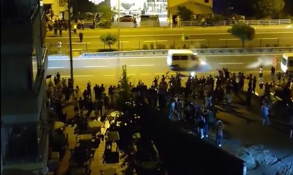 1661294052470.jpg Trabzonspor taraftarından Kopenhag'a gece yarısı hoş geldiniz partisi! Dev misilleme ile gece boyu otel önünü inlettiler - 1