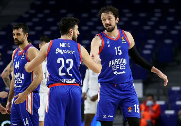 Anadolu Efes Euroleague'de Play-Off'lara katılmayı garantiledi - 5