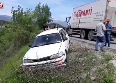 Kamyona çarpmamak için manevra yaptı