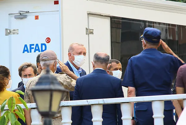 Son dakika: Başkan Erdoğan sel felaketinin yaşandığı Kastamonu'da! 3 il afet bölgesi ilan edildi! Yıkılan evler yeniden yapılacak - 3