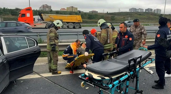 kuzey-marmarada-feci-kaza-arizalanan-araca-arkadan-carpti-1-olu-3-yarali-1702630327169.jpeg Kuzey Marmara'da feci kaza! Arızalanan araca arkadan çarptı: 1 ölü 3 yaralı - 2