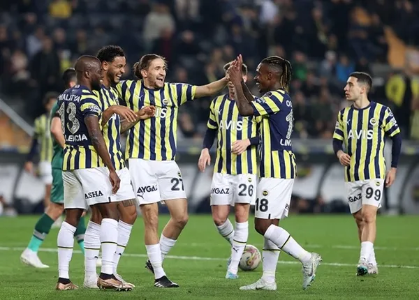 Fenerbahçe-Sevilla maçı ne zaman, saat kaçta? FB-Sevilla UEFA Avrupa Ligi maçı hangi kanalda, şifresiz mi?