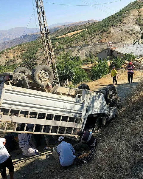 Elazığ'da korkunç kaza! Pikap ders döndü - 1