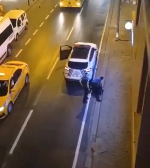 Annesini boynundan bıçakladı! Olay yerine gelen polis saldırganı böyle etkisiz hale getirdi - 2