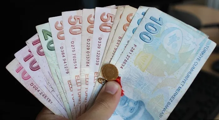 bakan-bolattan-enflasyon-mesaji-ciddi-bir-azalis-gorecegiz-fahis-fiyatla-mucadelede-70-bin-firmaya-1-milyar-tl-1721761526072.jpg Ticaret Bakanı Ömer Bolat ʺVatandaşımızın satın alma gücünün düşmesi önlendi.ʺ dedi.