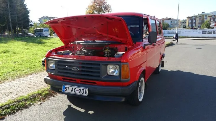 5 bin TL’ye aldığı 1981 model Ford minibüse 45 bin TL harcadı! 5 usta değiştirdi! Son hali görenleri hayrete düşürdü