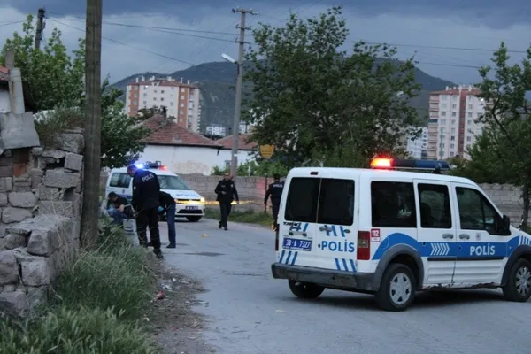kayseride-hali-saha-macindaki-faul-kavgasi-kanli-bitti-pompali-tufekle-oldurdu-1653313837062.jpg Kayseri’de halı saha maçındaki ‘faul’ kavgası kanlı bitti! Pompalı tüfekle öldürdü - 1