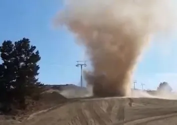 Kum üzerinde hortum paniği kamerada