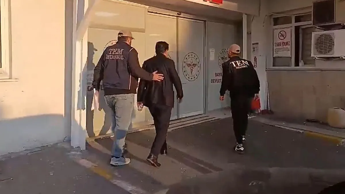 İşte Ahmet Özer'in gözaltına alınma anları! Evinde yapılan arama görüntülendi | Esenyurt Belediyesi'nin mali işlemleri mercek altında