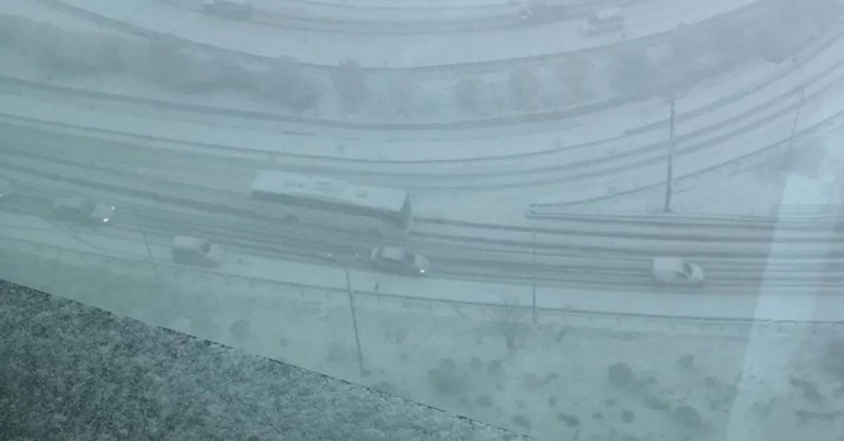 Kar yağışı İstanbul'u kilitledi!