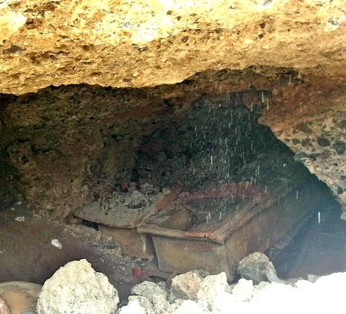 Cami inşaatında tarihi mezar bulundu - 1