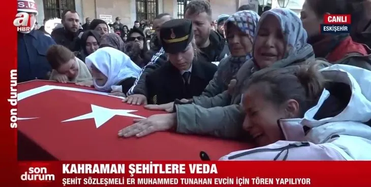 Türkiye şehitlerini uğurluyor! Tabutunun başında gözyaşları sel oldu | Bu acıya yürek dayanmaz