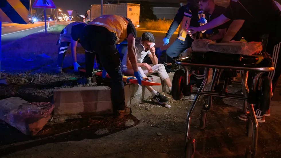 Bursa İnegöl'de kontrolden çıkan motosiklet trafik levhasına çarptı: 34 yaşındaki sürücünün durumu ciddiyetini koruyor - 3
