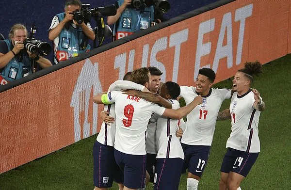 ingiltere-ukraynayi-4-0-yenerek-yari-finale-yukseldi-1625346541789.jpg İngiltere, Ukrayna'yı 4-0 yenerek yarı finale yükseldi - 2