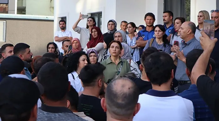 demli-igdir-belediyesinde-personel-kiyimi-cok-sayida-isci-cikarildi-1720217302402.jpg DEM'li Iğdır Belediyesi'nde personel kıyımı! Çok sayıda işçi çıkarıldı - 1