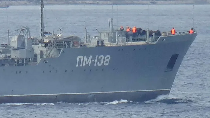 Rus savaş gemisi İstanbul Boğazı’ndan geçti