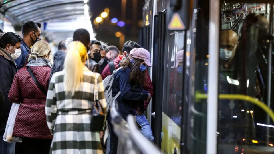 İstanbul'da koronavirüse davetiye çıkaran görüntüler