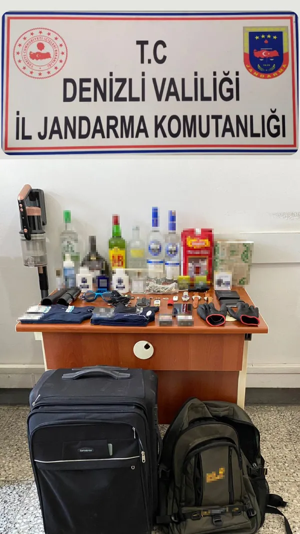 1683355198559.jpg Böylesi görülmedi! Gece uyuduğu evlerden sabah hırsızlık yaparak ayrıldı - 7