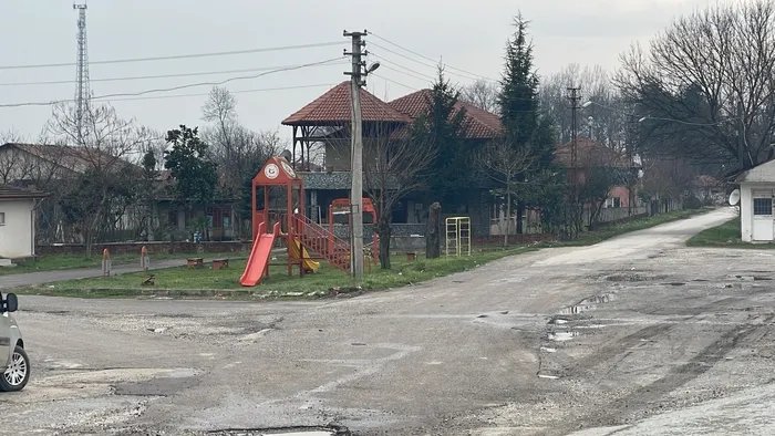 duzcede-10-yasindaki-baranin-feci-olumu-kamerada-1646211112950.jpg Düzce’de 10 yaşındaki Baran’ın feci ölümü kamerada - 4