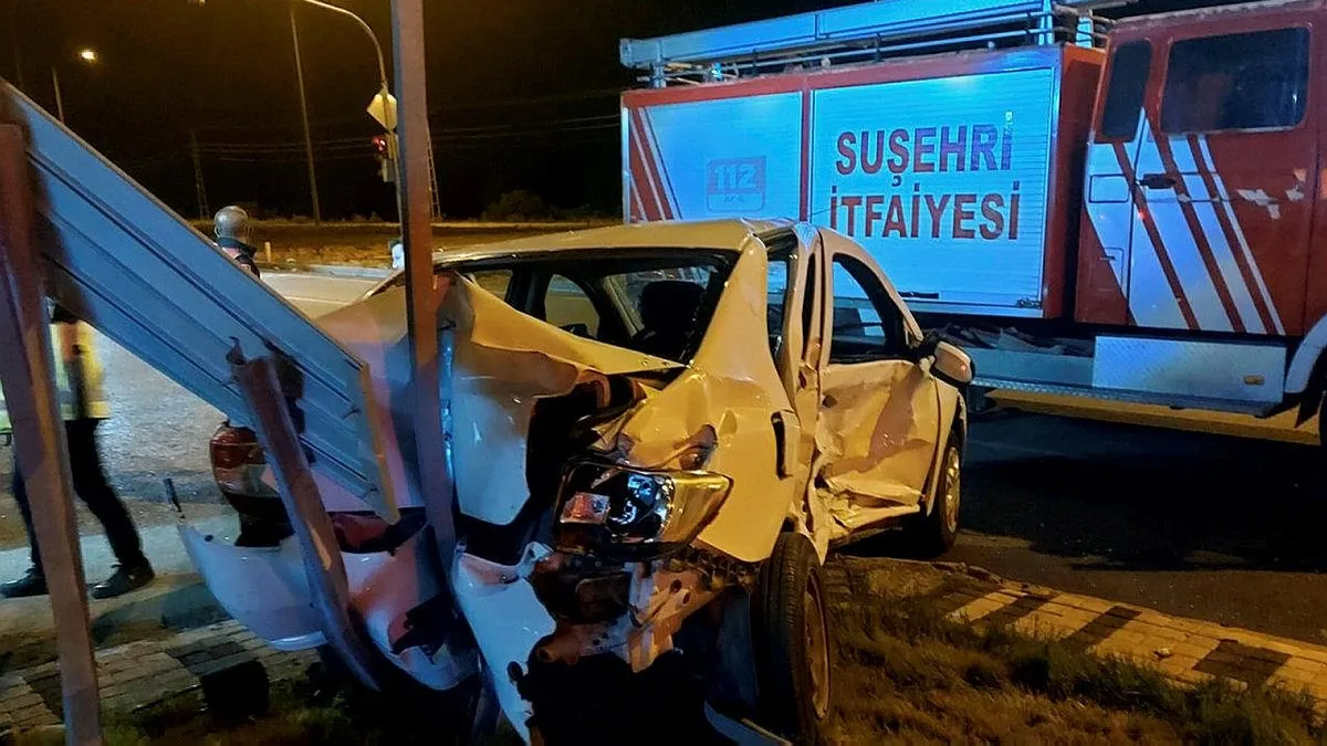 Sivas'ta iki araç birbirine girdi! 10 yaralı