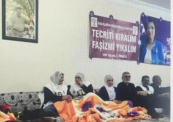 HDP'li vekiller Öcalan fotoğrafı altında birleşti